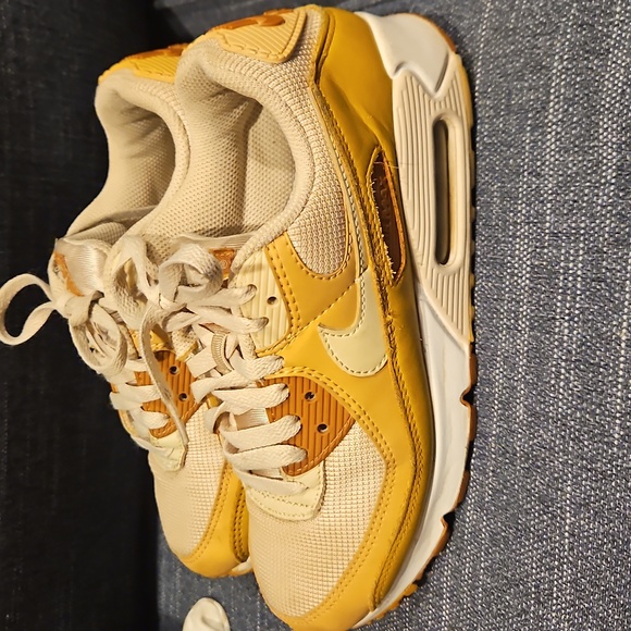 NIKE AIR MAX 90 ~Womens 7 - Picture 3 of 9